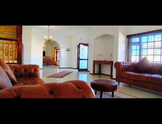 7 BEDROOM HOUSE FOR SALE IN WILDERNESS CENTRAL